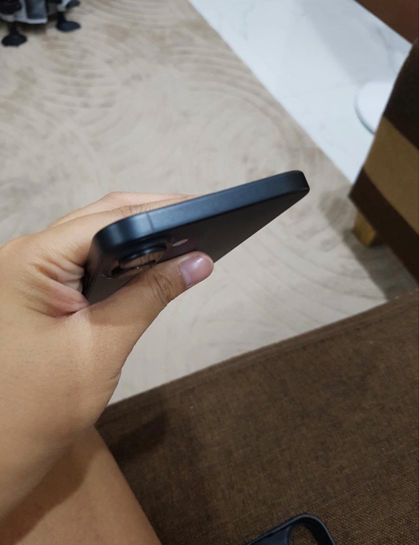Iphone 16 plus (Category: iPhone 16 Series) located in Limay. Submitted by nelle_13 (Listing ID 1460661948, Image 3). Description: 128 GB Lady owned Complete with box Factory Unlocked No issues With free cases .
