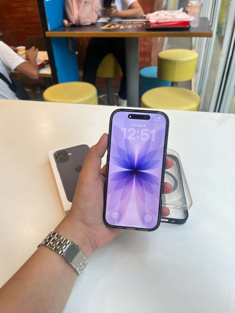 IPHONE 17 256GB (Category: iPhone 17 Series) located in Caloocan City. Submitted by gentlehorse.103 (Listing ID 1460565009, Image 2). Description: ‎Iphone 17 ‎256gb ‎92BH ‎Physical sim and Esim ‎No repair ‎No issue ‎All working ‎STILL UNDER WARRANTY ‎ ‎With box, tempered, and cases ‎ ‎Cainta location ‎can do meet up for malalayo ‎OPEN ADD SWAP ‎ ‎.