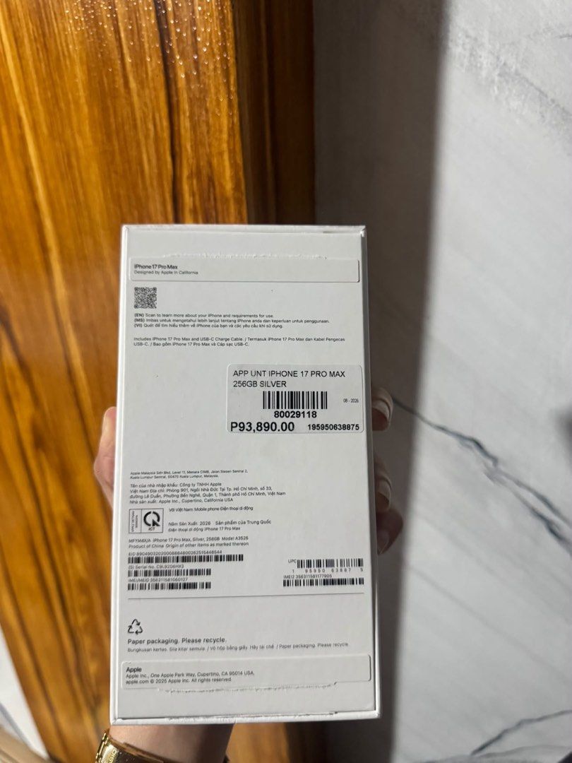 IPHONE 17 PRO MAX SILVER (Category: iPhone 11 Series) located in Manila. Submitted by galfredca71333 (Listing ID 1460688828, Image 2). Description: Brandnew Iphone 17 pro max 256gb Silver Ikaw mismo mag aactivate 75k.