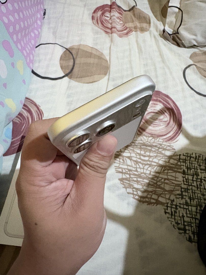 iPhone 17 PRO SILVER 256 (Category: Cases & Sleeves) located in Manila. Submitted by cjsantos6635417 (Listing ID 1460684718, Image 3). Description: 4 months old 99% batt health With cases 100% smooth.