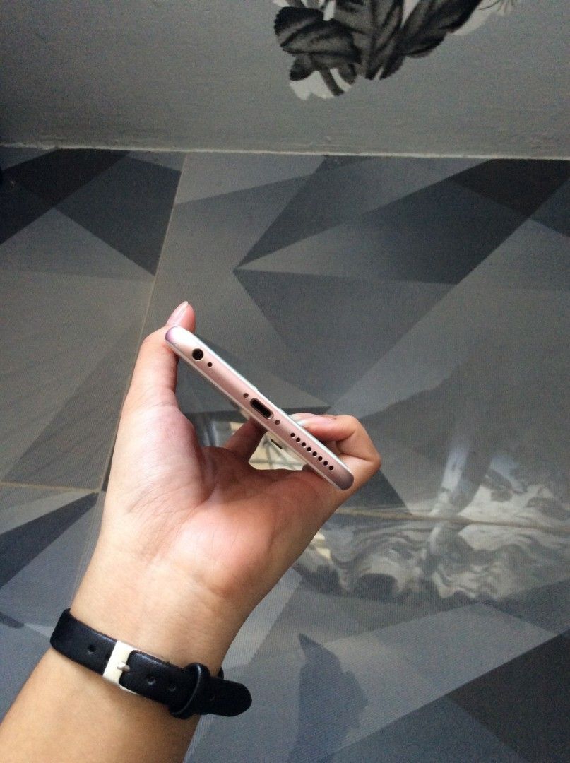 Iphone 6s+ 32gb rose gold (Category: iPhone 6 Series) located in Manila. Submitted by swishmeloone (Listing ID 1460523881, Image 2). Description: 📌 lady used 📌 det; price for attention only - issue ; inner part need change - bypassed with no sim - no shaking camera front&back ✓ - no hidden dents, minimal paint chips ✓ - original parts, not yet replaced ✓ .
