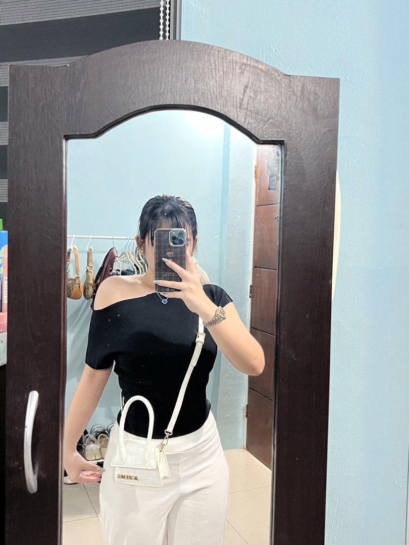 Jacquemus White Croc Embossed Mini Bag (Category: Luxury Bags & Wallets) located in Manila. Submitted by camieday04 (Listing ID 1460688994, Image 1). Description: - Adorable white mini bag(NGA) - Features croc embossed texture - Accented with a gold Jacquemus logo - Versatile wear: top handle or long strap - Ideal for nights out or elevating any look - Compact and stylish.