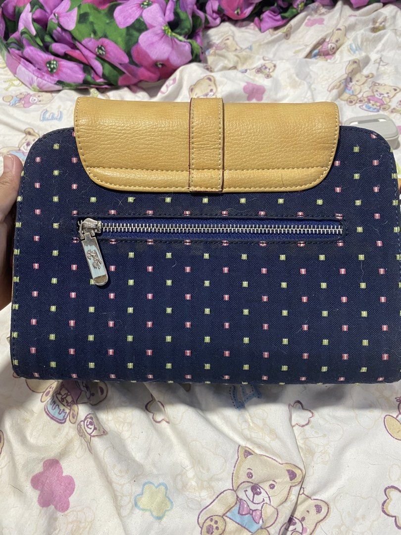 Japan Bag (Category: Cross-body Bags) located in Quezon City. Submitted by iamJesO (Listing ID 1460548309, Image 2). Description: Bought as 2nd hand bag in Japan Leather is in very good condition despite humidity.