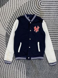 (Category: ) located in . Submitted by .fashionaddict (Listing ID 1460539032, Image 1). Description: .