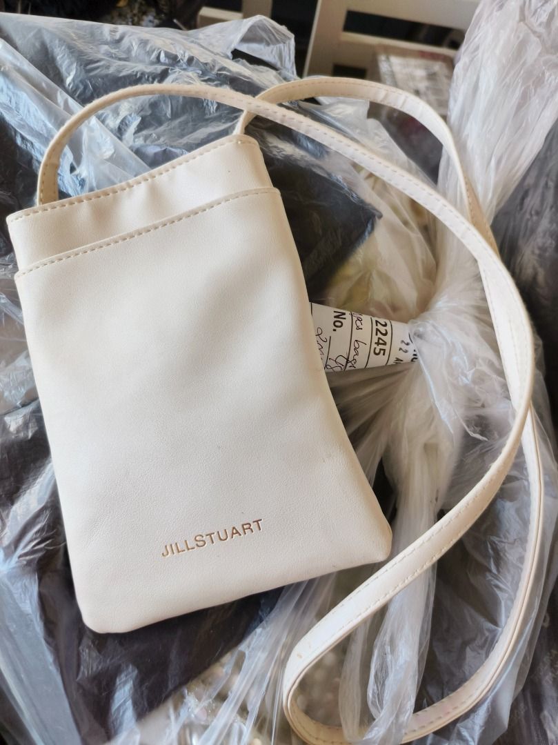 Jill Stuart Cream Pouch Bag (Category: Purses & Pouches) located in San Leonardo. Submitted by burgossanleonardo.12345 (Listing ID 1460643726, Image 2). Description: - Jill Stuart cream pouch bag - Long strap for crossbody wear - Ideal for phone and small essentials - Clean and simple design - Includes original tag.