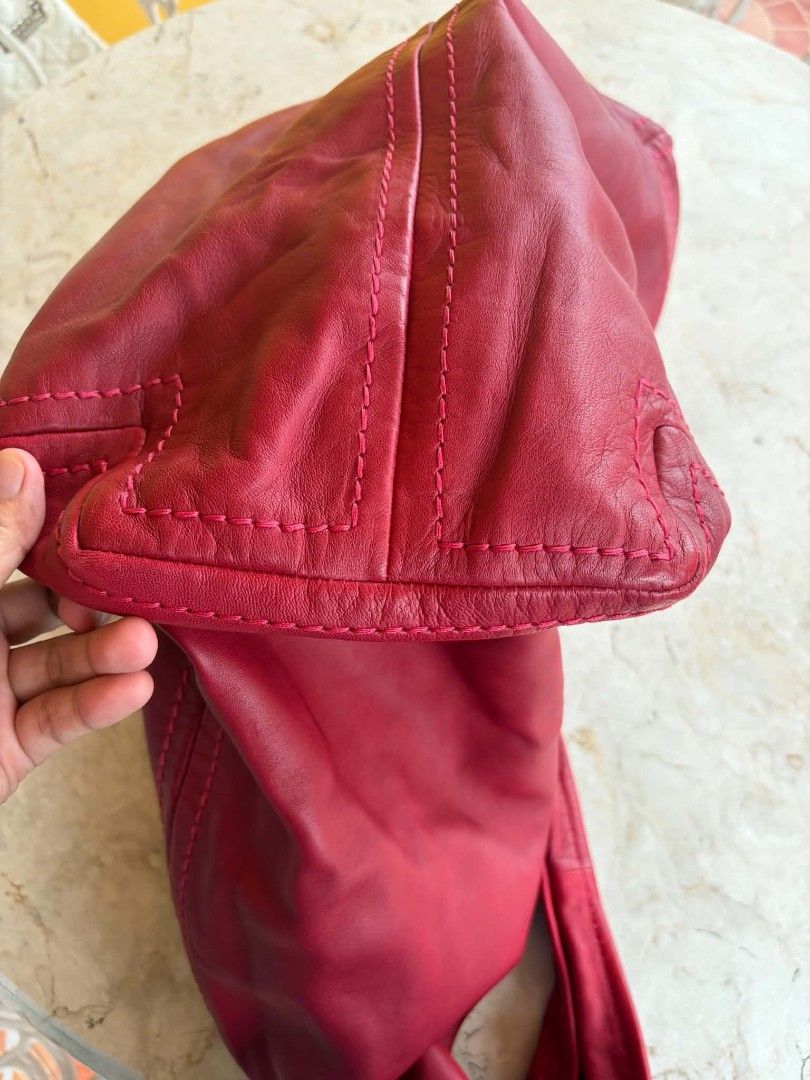 Jimmy Choo Red Leather Hobo Bag (Category: Luxury Bags & Wallets) located in San Leonardo. Submitted by arni0179 (Listing ID 1460549030, Image 2). Description: - Authentic Jimmy Choo red leather hobo bag - Made in Italy - Soft leather with elegant contrast stitching - Stylish gold hardware detail on the strap - Spacious interior with a convenient zip pocket - Ideal for everyday use.