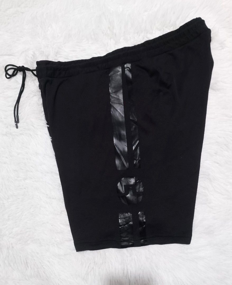 j.lindeberg (Category: Shorts) located in Iligan City. Submitted by jh_pr0 (Listing ID 1460598072, Image 1). Description: J.Lîndèbêrg Good as new Waist: 30-38 Length: 19 Color rate: 10/10 No issue Mine: 1k+sf.