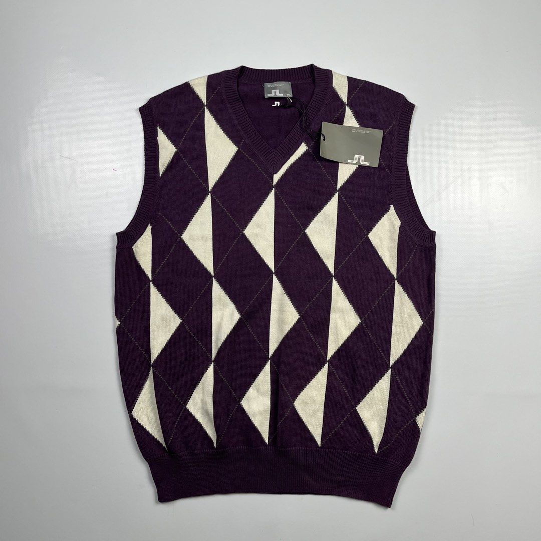 Jlindeberg (Category: Activewear) located in Lucena. Submitted by RAGGGGSSSS (Listing ID 1460641349, Image 1). Description: J.Lindeberg Vest XXL on tag but fits Large 28x21 Excellent Condition Authentic No issue 1500 .