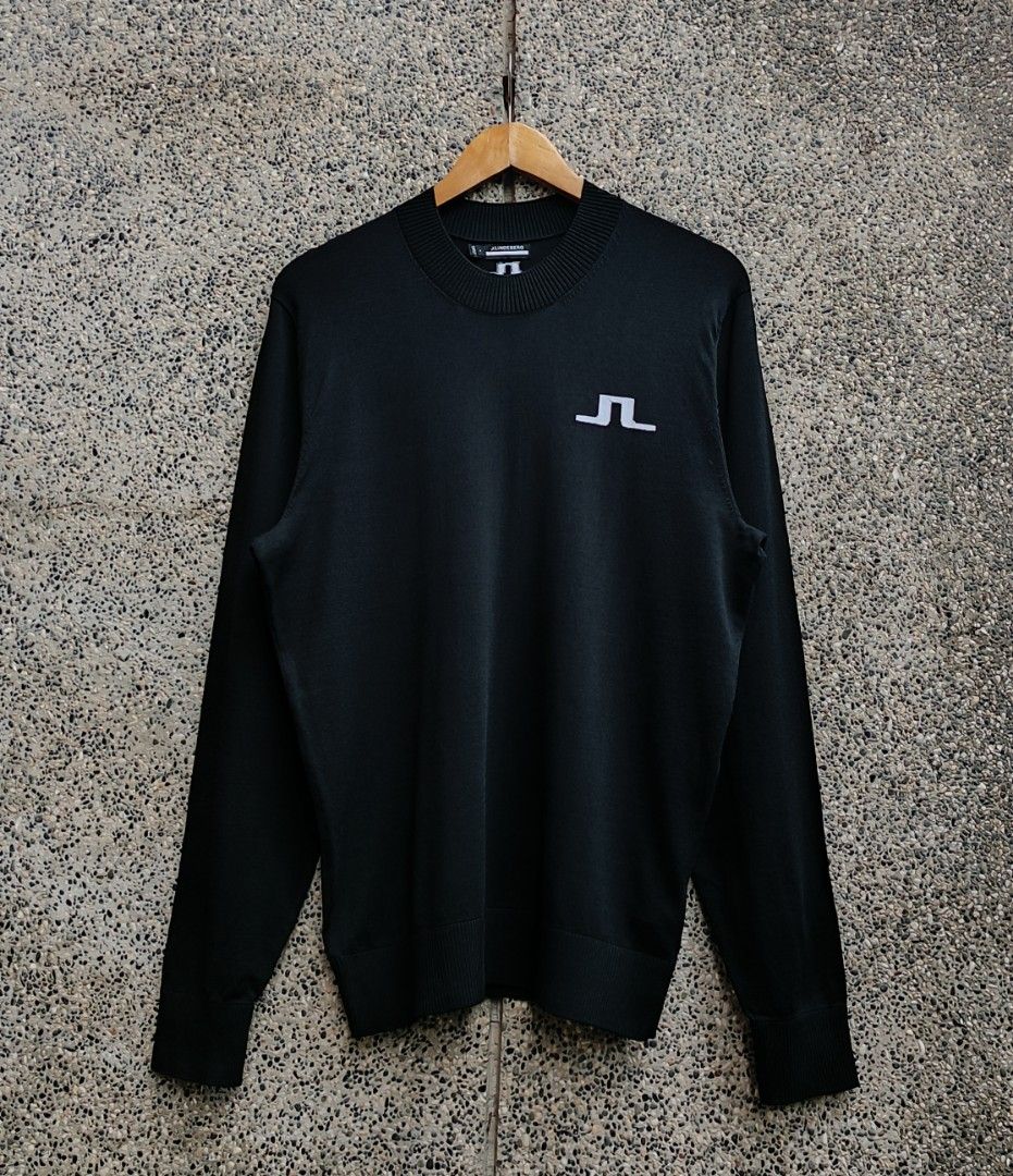 j.lindeberg GUS KNITTED SWEATER (Category: Activewear) located in Davao. Submitted by st333tcartel (Listing ID 1460546388, Image 1). Description: Large Length 28 Width 21 Issue:Slight unnoticeable scratch check last pic..
