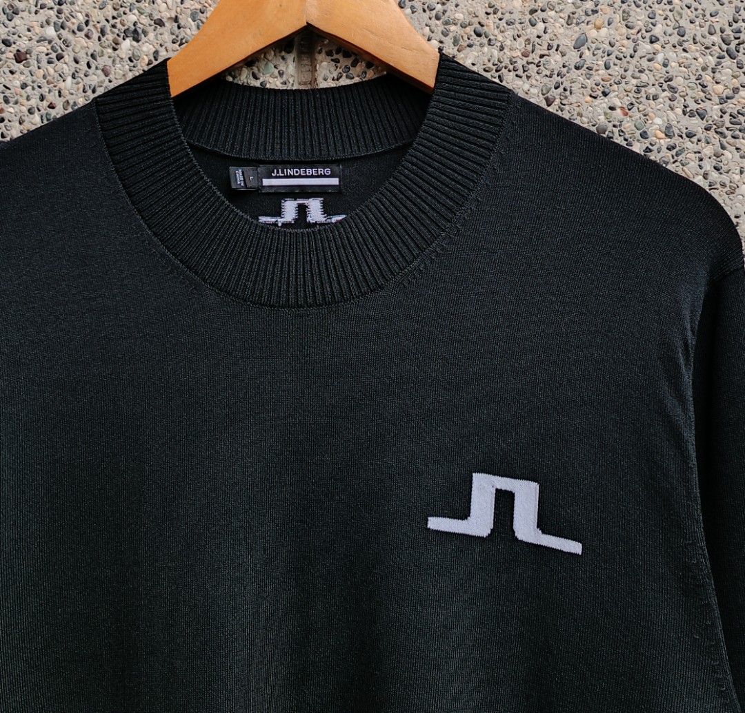 j.lindeberg GUS KNITTED SWEATER (Category: Activewear) located in Davao. Submitted by st333tcartel (Listing ID 1460546388, Image 3). Description: Large Length 28 Width 21 Issue:Slight unnoticeable scratch check last pic..