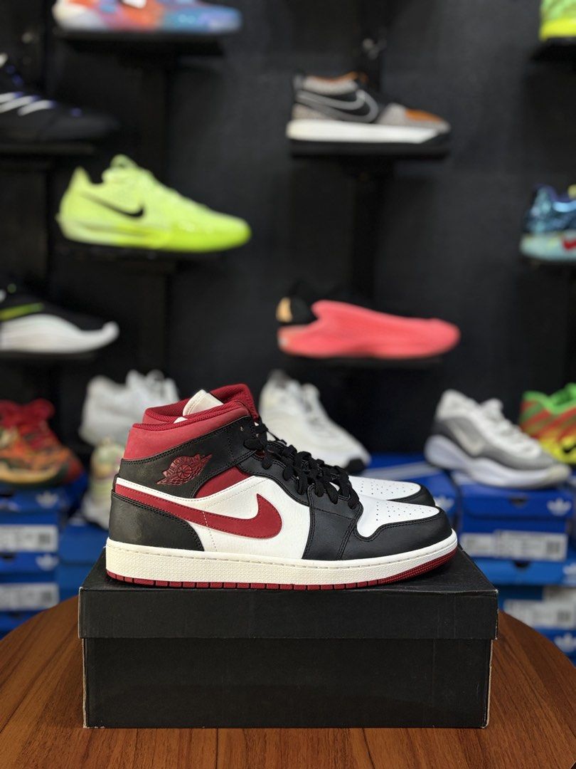 Jordan 1 Mid Gym Red Black (Category: Sneakers) located in Cavite. Submitted by jairo13 (Listing ID 1460700357, Image 1). Description: Jordan 1 Mid Gym Red Black Toe 13us | Brandnew ₱2,995.00 Ig&Fb: ShoesoleCavite 📍Silang,Cavite 🚚Jrs / Lbc / Lalamove 💵Gcash / Bdo / Lalamove We accept credit card payments Buying profitable pairs 24/7. Dm for appraisal.