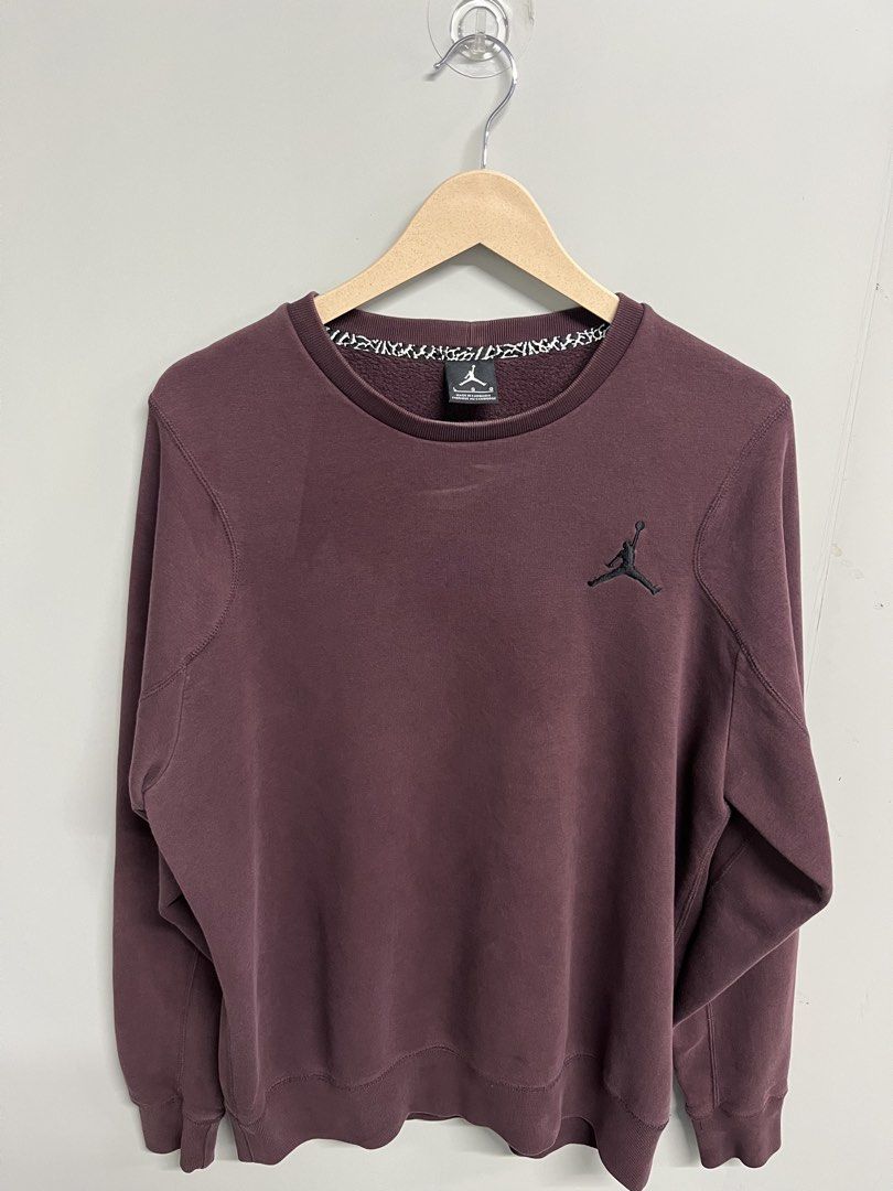 Jordan Jumpman Crewneck Sweatshirt (Category: Coats, Jackets and Outerwear) located in Valencia. Submitted by shopstnd (Listing ID 1460689269, Image 1). Description: Jordan Jumpman Crewneck Sweatshirt Size: L 📏 Measurements: 23 × 29 in ⭐ Condition: 9.5/10 🎨 Color: 9.5/10 👕 Maroon/burgundy color with black embroidered Jumpman logo Color may vary slightly. Minimal signs of use may be present..