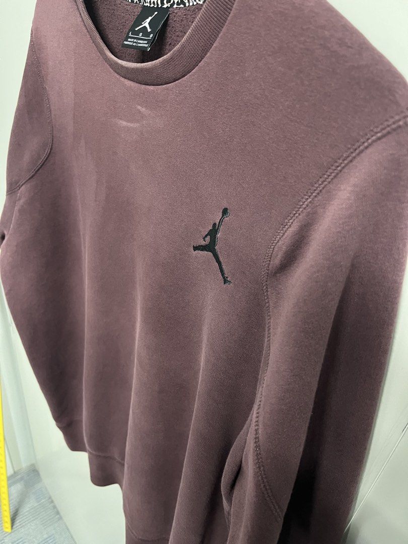 Jordan Jumpman Crewneck Sweatshirt (Category: Coats, Jackets and Outerwear) located in Valencia. Submitted by shopstnd (Listing ID 1460689269, Image 3). Description: Jordan Jumpman Crewneck Sweatshirt Size: L 📏 Measurements: 23 × 29 in ⭐ Condition: 9.5/10 🎨 Color: 9.5/10 👕 Maroon/burgundy color with black embroidered Jumpman logo Color may vary slightly. Minimal signs of use may be present..