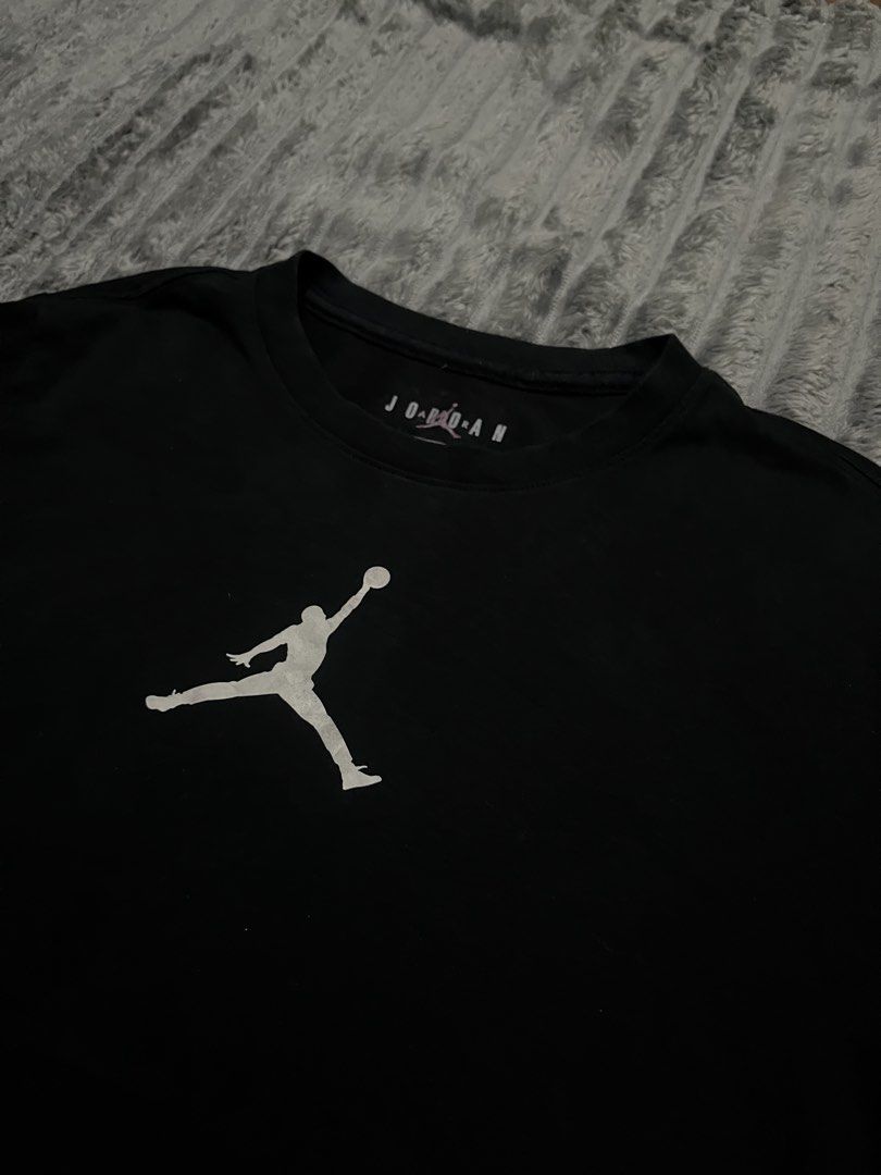 Jordan Mid Logo (Category: Formal Shirts) located in Cebu City. Submitted by ayban05 (Listing ID 1460532982, Image 2). Description: .