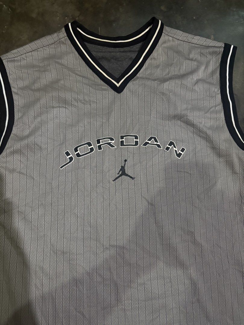 Jordan Reversible Tank Top (Category: Activewear) located in Digos. Submitted by thriftnibro2 (Listing ID 1460571342, Image 3). Description: Jordan Reversible Tank Top Large to Xl Loose stitches sa ibaba 📩📩.
