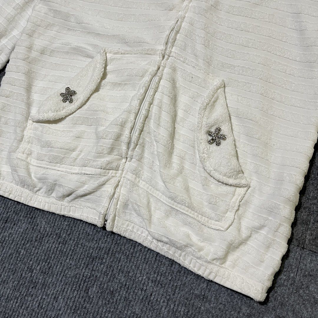 juicy couture y2k hoddie (Category: Coats, Jackets and Outerwear) located in Malay. Submitted by oplt_dept. (Listing ID 1460615501, Image 3). Description: -washed & clean -y2k essentials -size:M -width:18 -length:24 -made in usa.