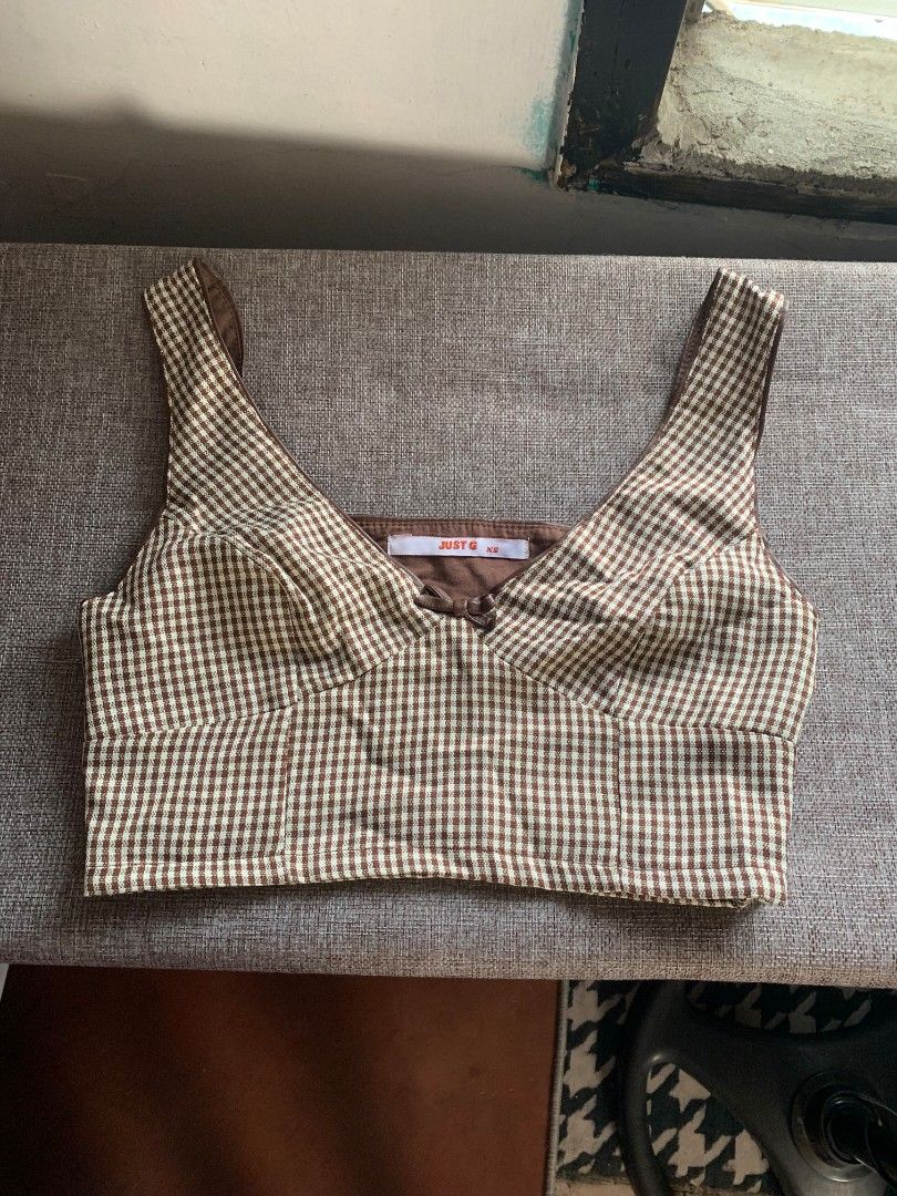 JUST G Brown Gingham Cropped Top (Category: Sleeveless) located in Manila. Submitted by neen.n (Listing ID 1460574041, Image 1). Description: - Brown gingham cropped top - Brand: JUST G - Estimated size: M(26-27) - length: 36cm.