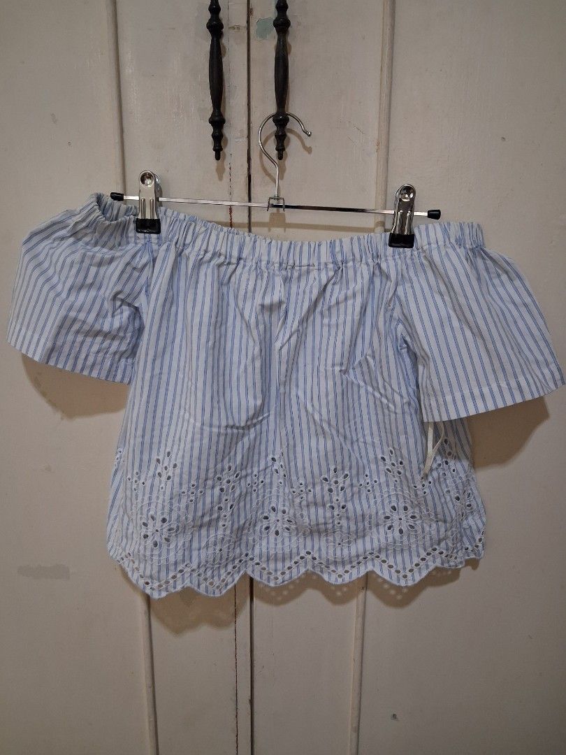 Just G Striped Off-Shoulder Eyelet Top (Category: Blouses) located in Santa Maria. Submitted by bax19 (Listing ID 1460584847, Image 1). Description: - Brand: Just G - Style: Off-shoulder top - Color: Blue and white stripes - Details: Eyelet hem, elasticated neckline and sleeves, front drawstring - Fit: Comfortable and adjustable - Occasion: Casual wear, beach trips.