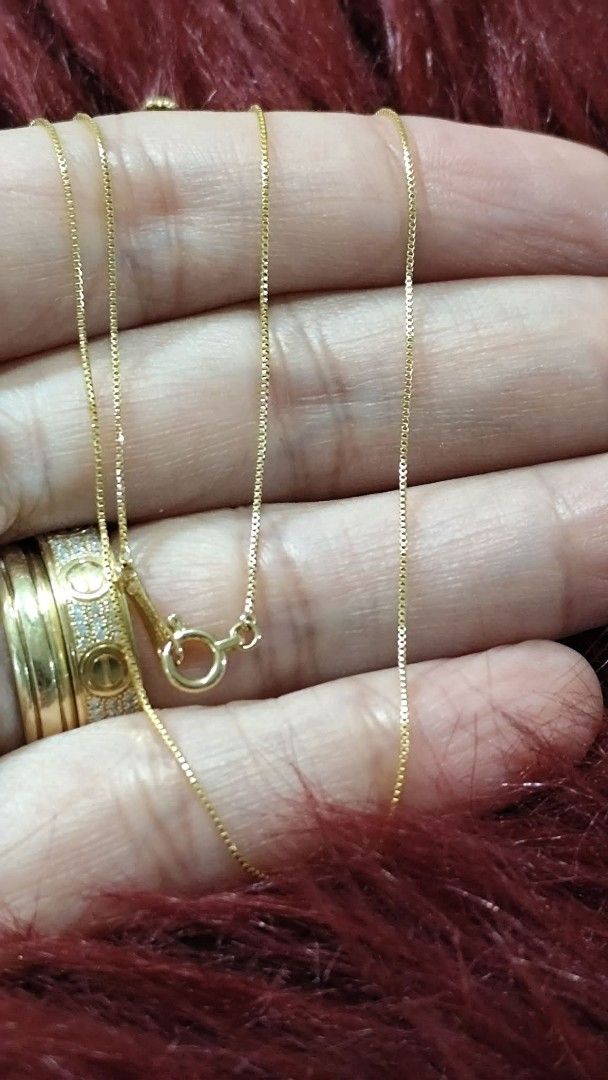 K18 Japan Gold Box Chain (Category: Necklaces) located in Manila. Submitted by ramos46088 (Listing ID 1460527037, Image 1). Description: K18 Japan Gold Box Chain 1G / 16".