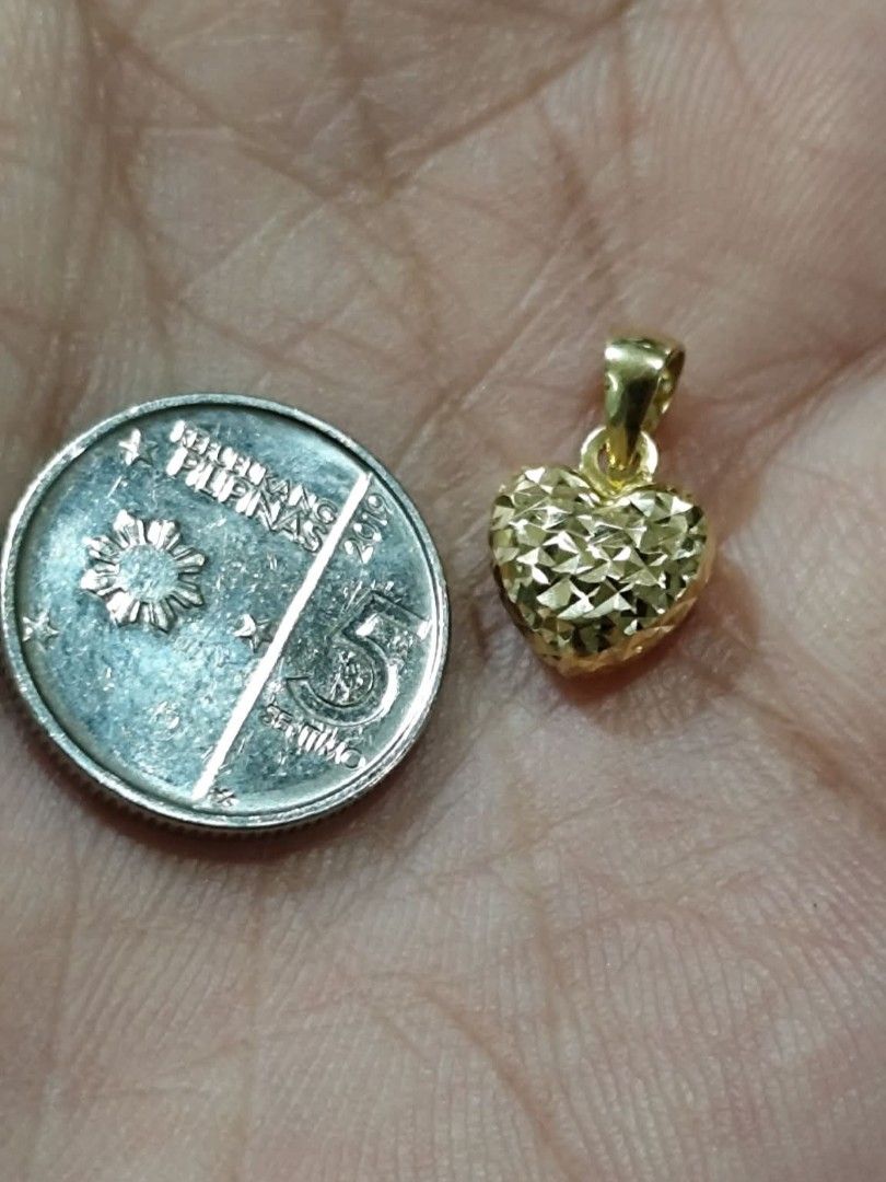 K18 Japan Heart Pendant (Category: Charms) located in Manila. Submitted by ramos46088 (Listing ID 1460528233, Image 2). Description: K18 Japan Heart Pendant 0.4G.