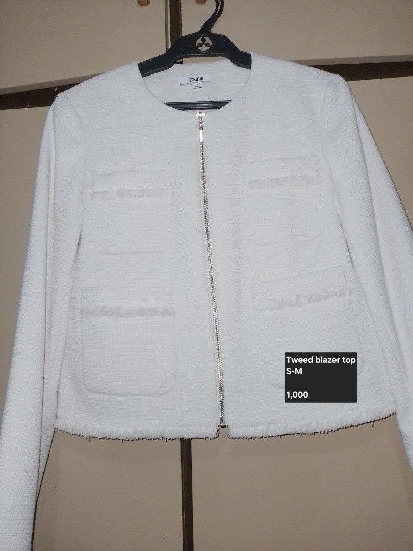 Kasper Black & White Textured Blazer Top Medium (Category: Coats, Jackets and Outerwear) located in Andop. Submitted by myramaningo.1220 (Listing ID 1460571081, Image 2). Description: Black and white textured blazer top from Kasper. Buttonless front with a black trim detail. Long sleeves. Looks great layered or on its own. Size Medium..