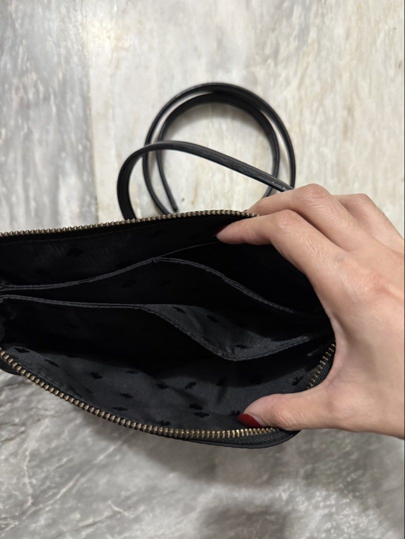 Kate Spade Black Crossbody Bag (Category: Cross-body Bags) located in San Mateo. Submitted by aifoslvdr (Listing ID 1460643274, Image 2). Description: Black Kate Spade crossbody bag - Zip closure for security - Long strap for shoulder or crossbody wear - Made with durable nylon - Multiple compartments for organization - Authentic Kate Spade logo detail.