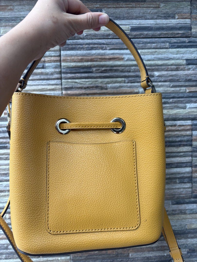 Kate Spade Bucket Bag (Category: Luxury Bags & Wallets) located in Quezon City. Submitted by kaaat15 (Listing ID 1460523499, Image 2). Description: .