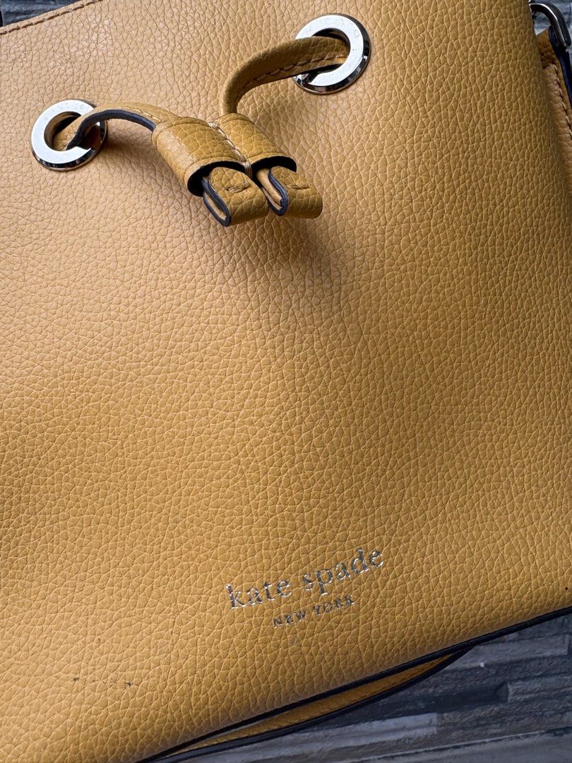 Kate Spade Bucket Bag (Category: Luxury Bags & Wallets) located in Quezon City. Submitted by kaaat15 (Listing ID 1460523499, Image 3). Description: .