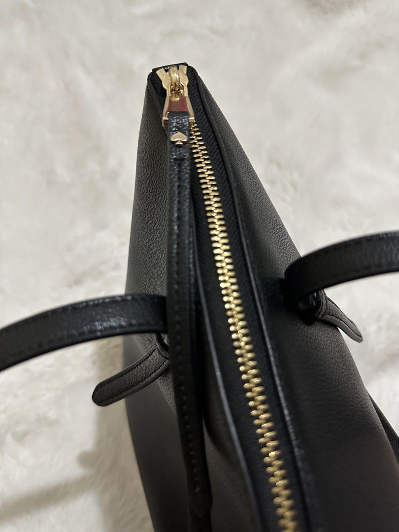 Kate Spade KO140 Black All Day Tote (Category: Tote Bags) located in Cebu City. Submitted by nadinelle (Listing ID 1460515613, Image 3). Description: - Classic black leather tote bag - Brand: Kate Spade - Gold hardware - Zip closure - Interior zip pocket - Spacious main compartment - Ideal for work or everyday use.