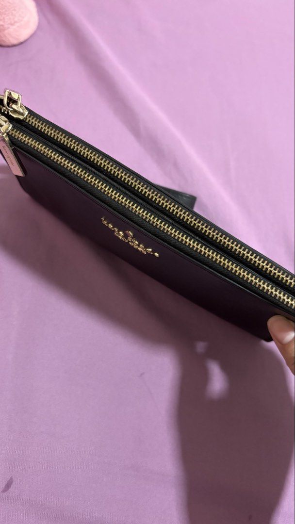 Kate Spade Madison Saffiano Double Zip Wristlet (Category: Purses & Pouches) located in Iba. Submitted by fruitypebblezz (Listing ID 1460643544, Image 2). Description: .