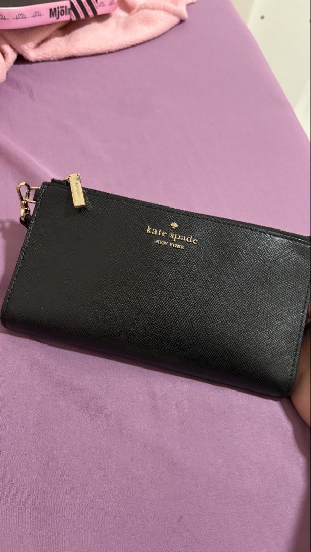 Kate Spade Madison Saffiano Double Zip Wristlet (Category: Purses & Pouches) located in Iba. Submitted by fruitypebblezz (Listing ID 1460643544, Image 3). Description: .