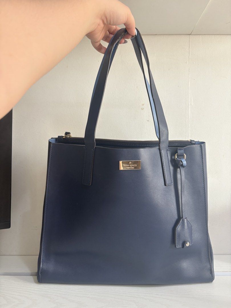 Kate Spade Shoulder Bag/ Tote Bag (Category: Shoulder Bags) located in Quezon City. Submitted by geminiselection (Listing ID 1460542158, Image 2). Description: - authentic 💯 - very spacious and has a lot of compartments Issue: please see last 2 pics, not noticeable naman Can be a book tote, fits up to 15 inches na laptop.