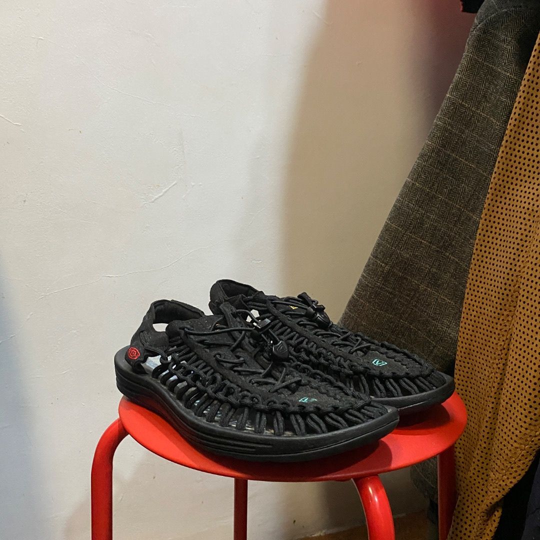 Keen Uneek Sandals 9US (Category: Casual Shoes) located in Antipolo. Submitted by bentakahitanoano (Listing ID 1460696042, Image 1). Description: Still in good shape Size 9US Minor fraying on back cord part* .
