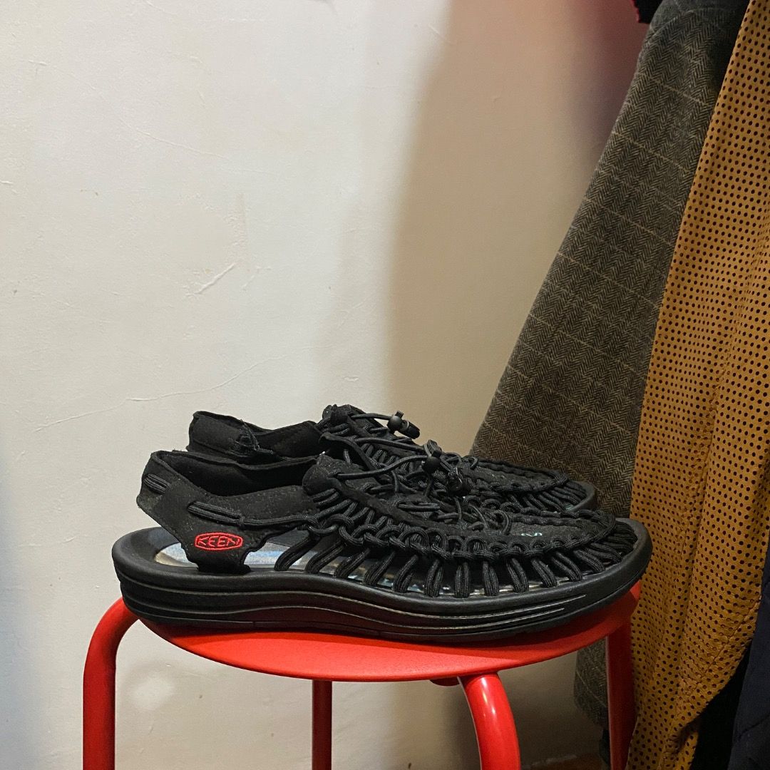 Keen Uneek Sandals 9US (Category: Casual Shoes) located in Antipolo. Submitted by bentakahitanoano (Listing ID 1460696042, Image 2). Description: Still in good shape Size 9US Minor fraying on back cord part* .