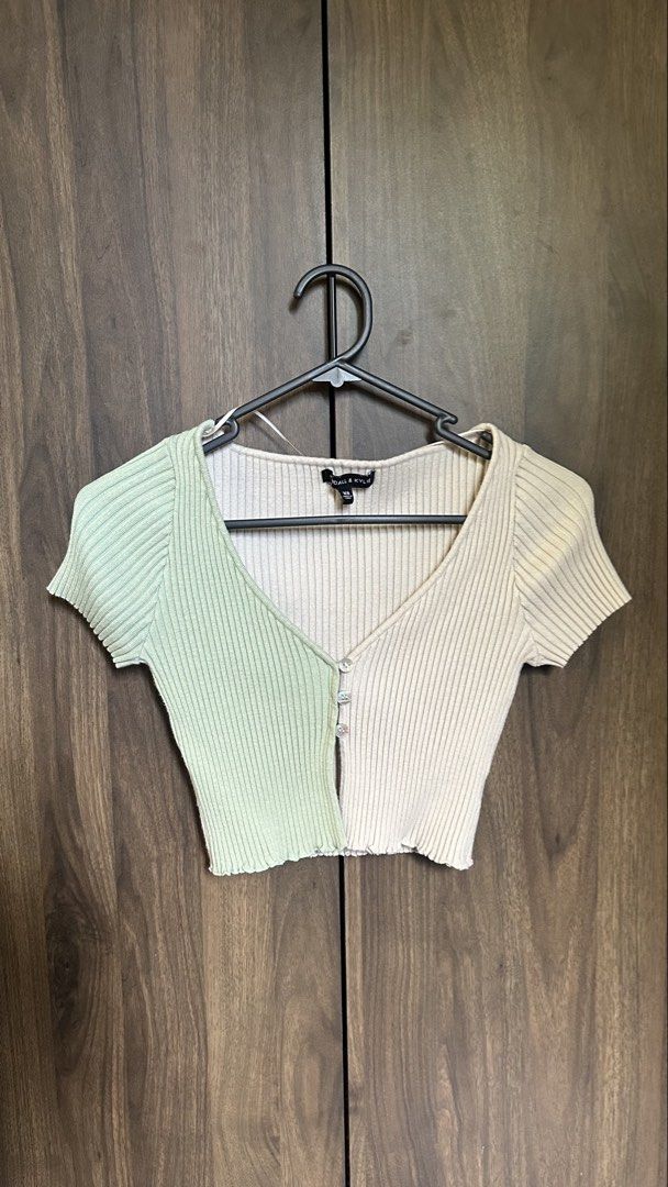 Kendall & Kylie Top (Category: Blouses) located in Quezon City. Submitted by cel1111 (Listing ID 1460556532, Image 1). Description: Not my style.