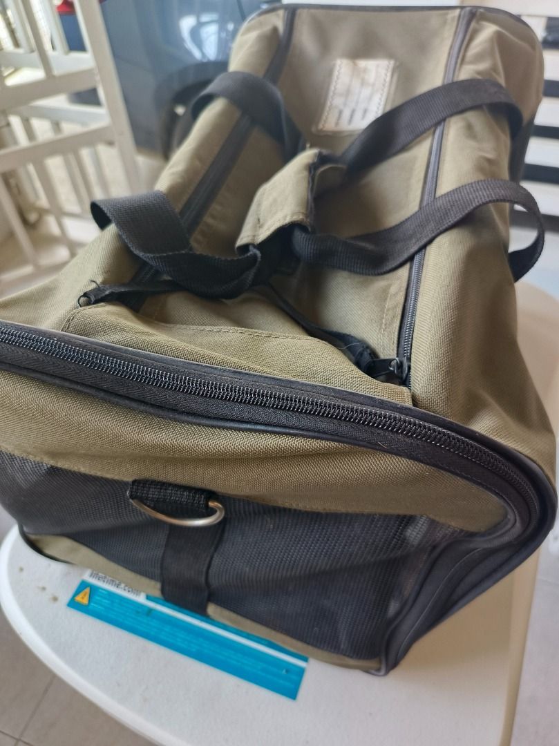 Khaki Pet Carrier Bag with Dark Interior (Category: Homes & Other Pet Accessories) located in San Leonardo. Submitted by burgossanleonardo.12345 (Listing ID 1460714041, Image 2). Description: - Khaki colored pet carrier bag - Dark grey interior lining - Secure top zipper closure - Convenient side carrying handles - Includes a soft mat inside - Ideal for small pets - Pre-loved and ready for its next adventure!.