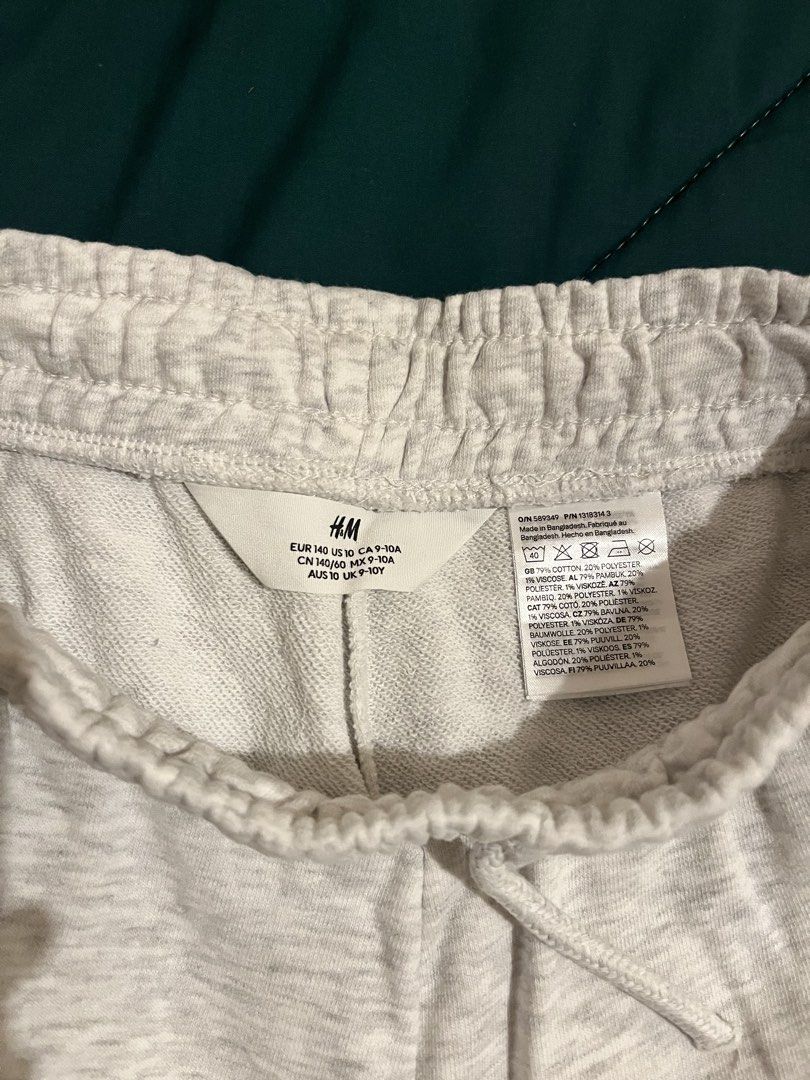 Kids’ cotton shorts (Category: Babies & Kids Fashion) located in Calamba. Submitted by graaaciaaa (Listing ID 1460640292, Image 2). Description: H&M kids shorts Size: US 10 Color: light gray Good for 8-10 yrs old (depends on kids’s size).
