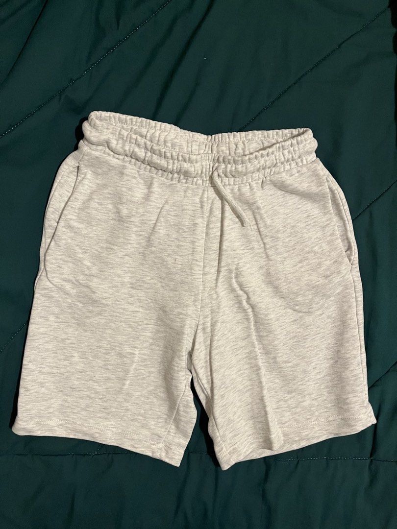 Kids’ cotton shorts (Category: Babies & Kids Fashion) located in Calamba. Submitted by graaaciaaa (Listing ID 1460640292, Image 1). Description: H&M kids shorts Size: US 10 Color: light gray Good for 8-10 yrs old (depends on kids’s size).