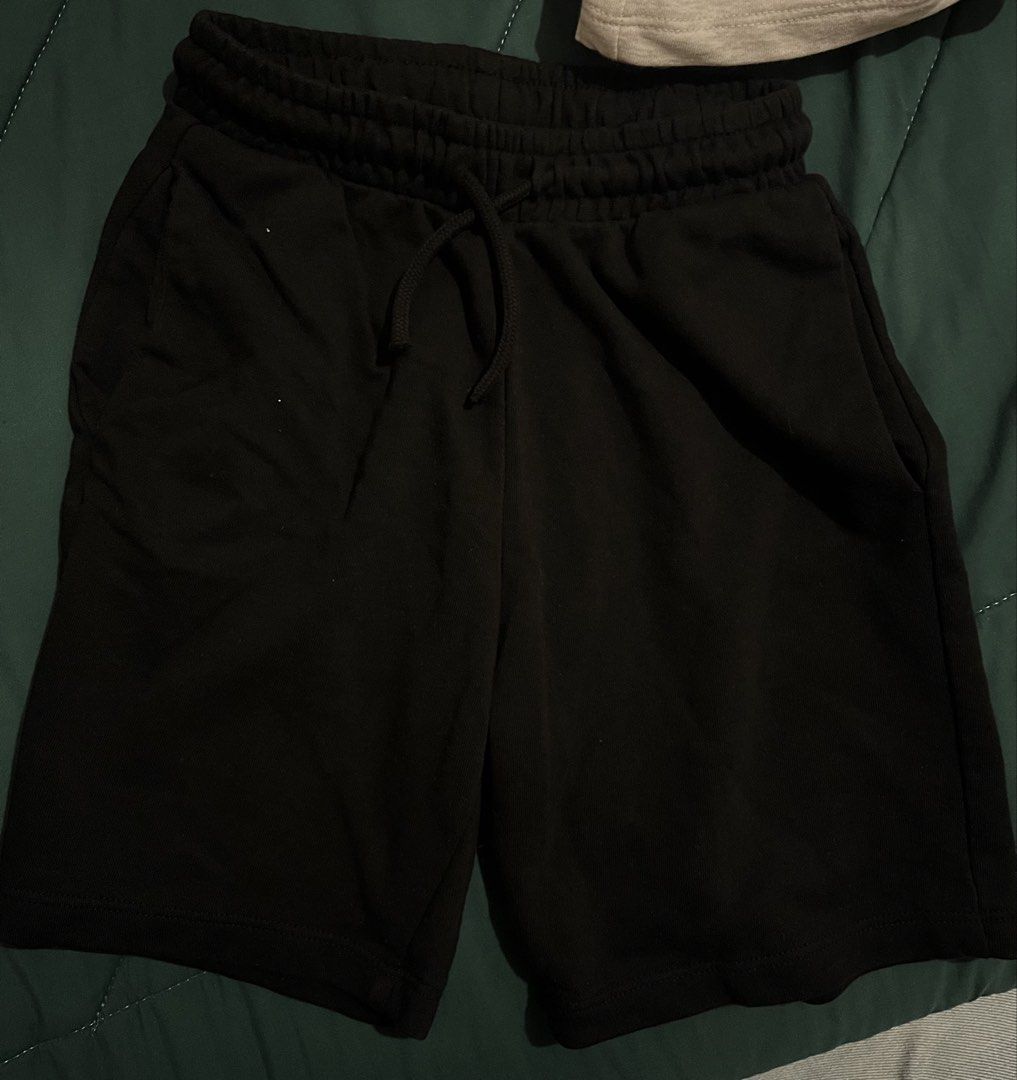 Kids cottons shorts (Category: Babies & Kids Fashion) located in Calamba. Submitted by graaaciaaa (Listing ID 1460640726, Image 1). Description: H&M kids Size: US 10 Color: Black Good for kids 8-10 yrs old (depends on kids’ size).