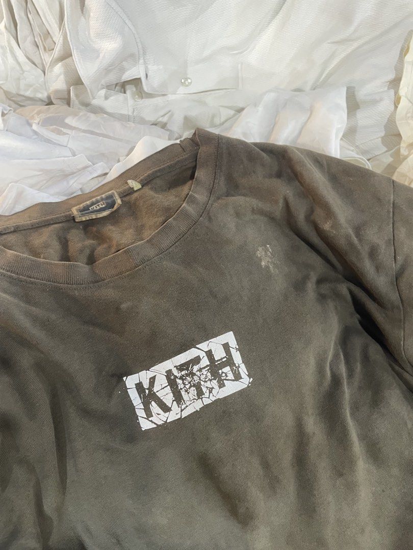 KITH T-shirt (Category: Tshirts & Polo Shirts ) located in Polomolok. Submitted by madagascarts (Listing ID 1460613523, Image 3). Description: - KITH graphic tee - Short sleeves, crew neck - Small tear near the collar on the left side - Please check photos for detailed condition - Still a cool piece for your collection.