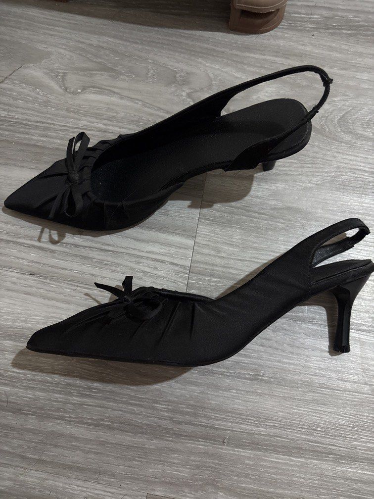 kitten heels (Category: Heels) located in Manila. Submitted by aicayukiee (Listing ID 1460567457, Image 2). Description: used once size: 38-39.