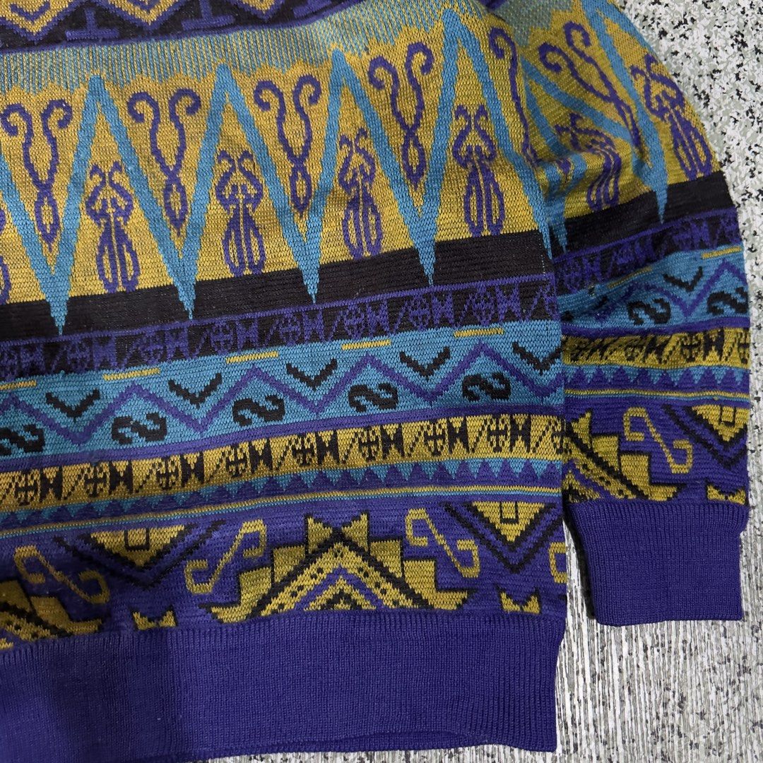 Knited Sweater (Category: Coats, Jackets and Outerwear) located in Baguio. Submitted by secondoption.ph (Listing ID 1460508423, Image 3). Description: Size medium Length 26.5 Width 21.5.