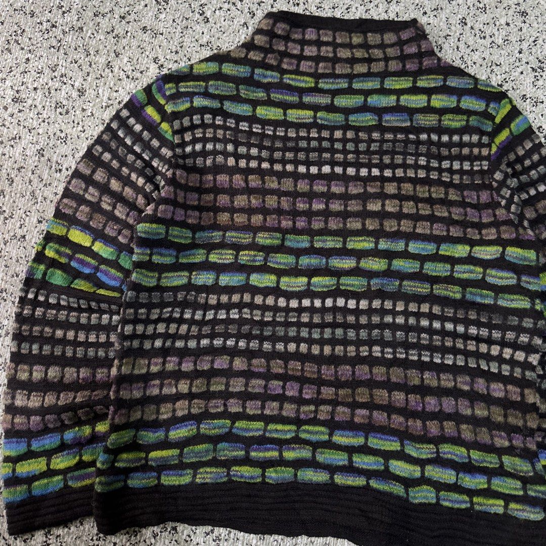 Knited Sweater (Category: Coats, Jackets and Outerwear) located in Baguio. Submitted by secondoption.ph (Listing ID 1460508810, Image 2). Description: Size medium Length 23 Width 20.