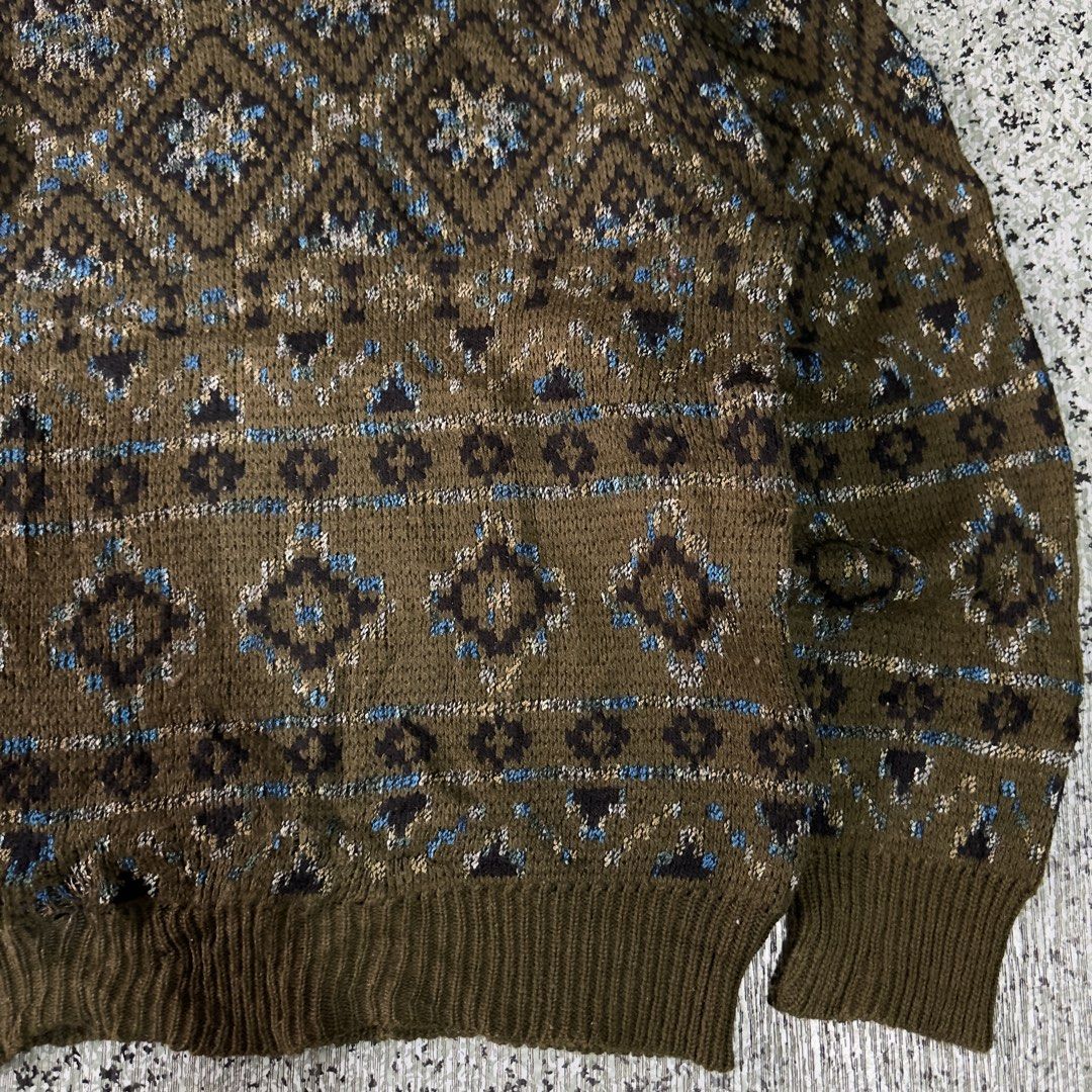 Knited Sweater (Category: Coats, Jackets and Outerwear) located in Baguio. Submitted by secondoption.ph (Listing ID 1460512902, Image 3). Description: Size medium Length 24 Width 23.