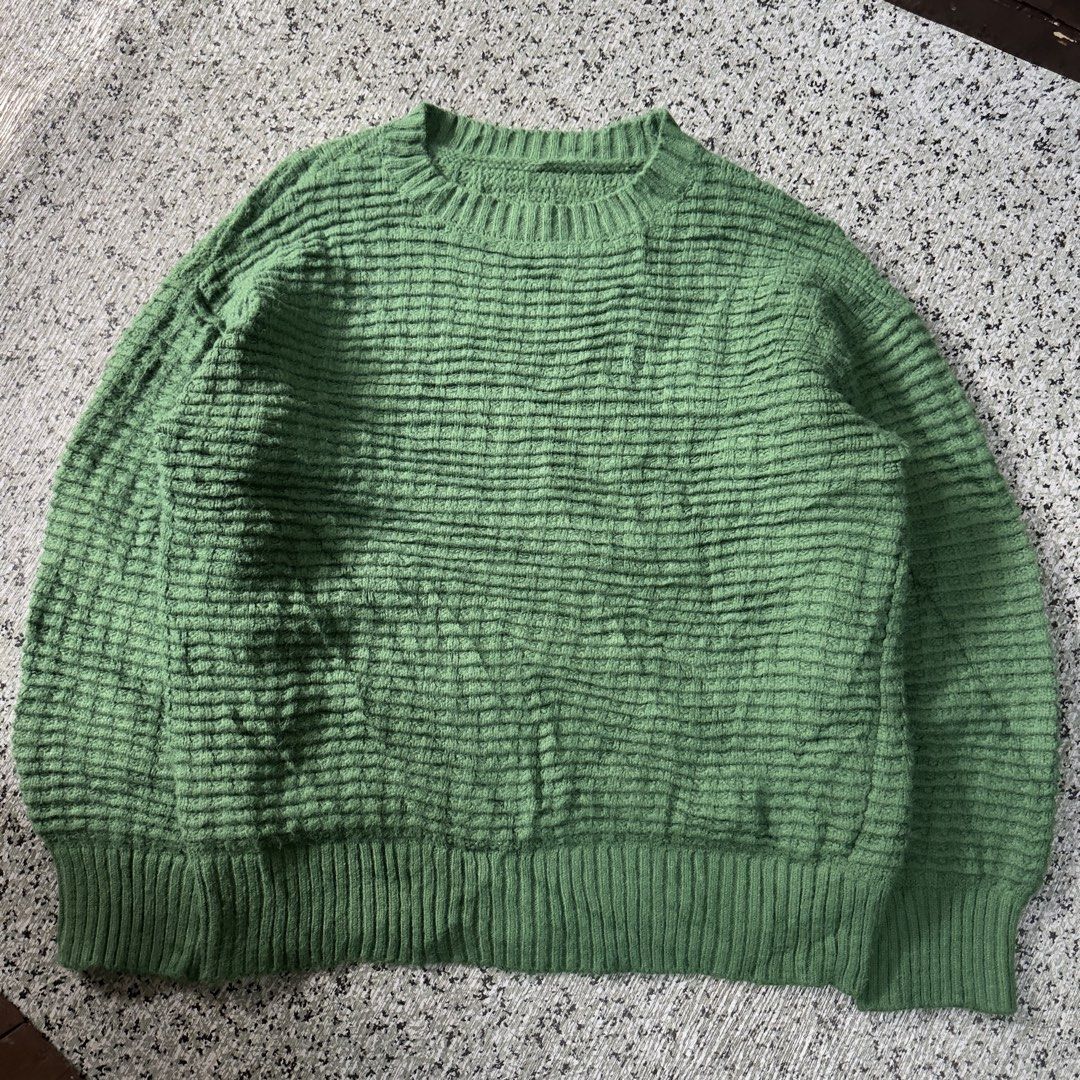 Knited Sweater (Category: Coats, Jackets and Outerwear) located in Baguio. Submitted by secondoption.ph (Listing ID 1460560392, Image 1). Description: Size medium Length 25.5 Width 24.