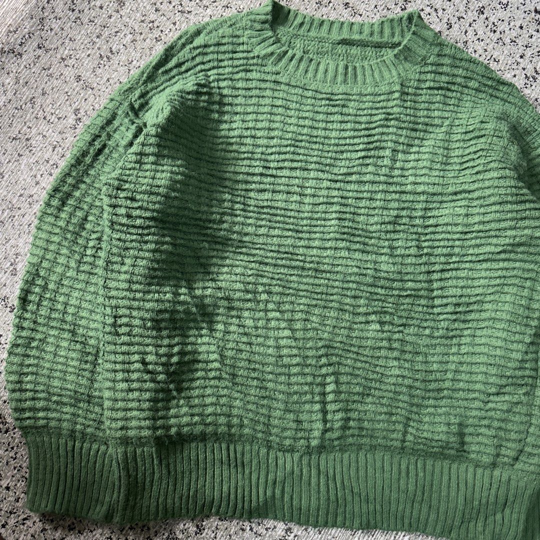 Knited Sweater (Category: Coats, Jackets and Outerwear) located in Baguio. Submitted by secondoption.ph (Listing ID 1460560392, Image 2). Description: Size medium Length 25.5 Width 24.