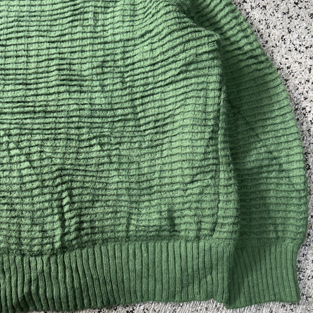 Knited Sweater (Category: Coats, Jackets and Outerwear) located in Baguio. Submitted by secondoption.ph (Listing ID 1460560392, Image 3). Description: Size medium Length 25.5 Width 24.