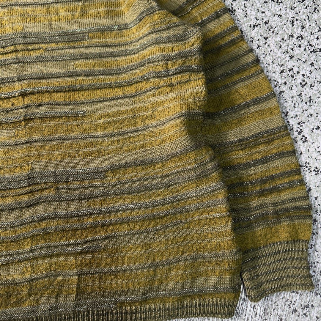 Knited Sweater (Category: Coats, Jackets and Outerwear) located in Baguio. Submitted by secondoption.ph (Listing ID 1460561007, Image 3). Description: Size medium Length 22.5 Width 20.