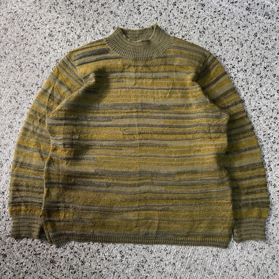 Knited Sweater (Category: Coats, Jackets and Outerwear) located in Baguio. Submitted by secondoption.ph (Listing ID 1460561007, Image 1). Description: Size medium Length 22.5 Width 20.