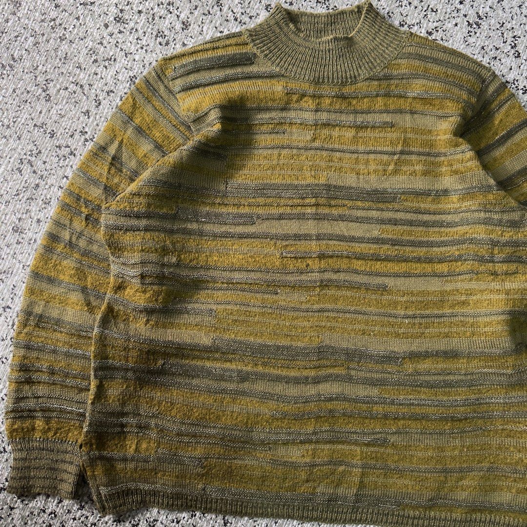 Knited Sweater (Category: Coats, Jackets and Outerwear) located in Baguio. Submitted by secondoption.ph (Listing ID 1460561007, Image 2). Description: Size medium Length 22.5 Width 20.
